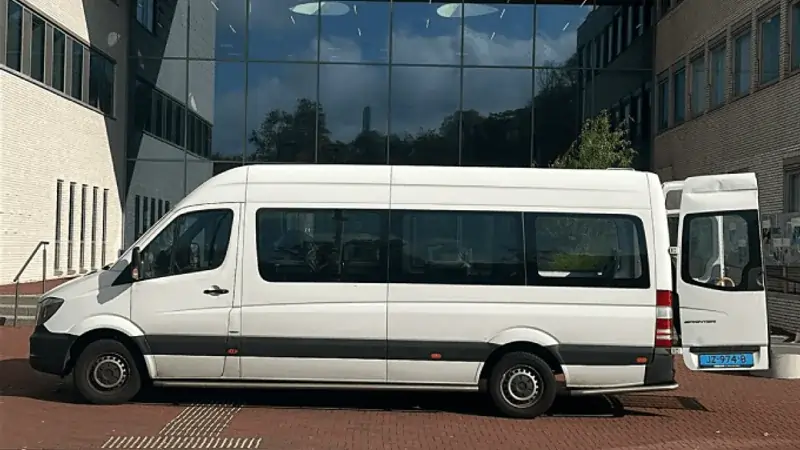 Rolstoelbus voor vervoer vanuit Huizen